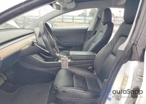 2018 Tesla Model 3 z USA, uszkodzony, nr VIN 5YJ3E1EB8JF117617